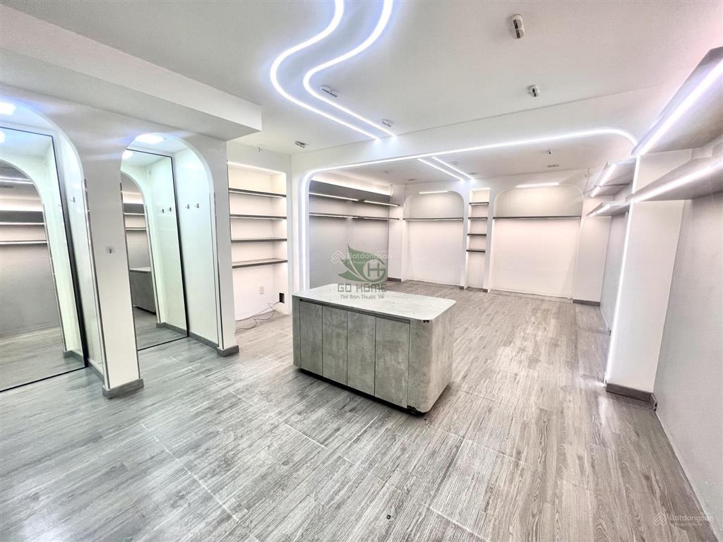Cho thuê nhà ở kinh doanh 4 tầng vị trí siêu đẹp gần ngã tư khu trung tâm thành phố
