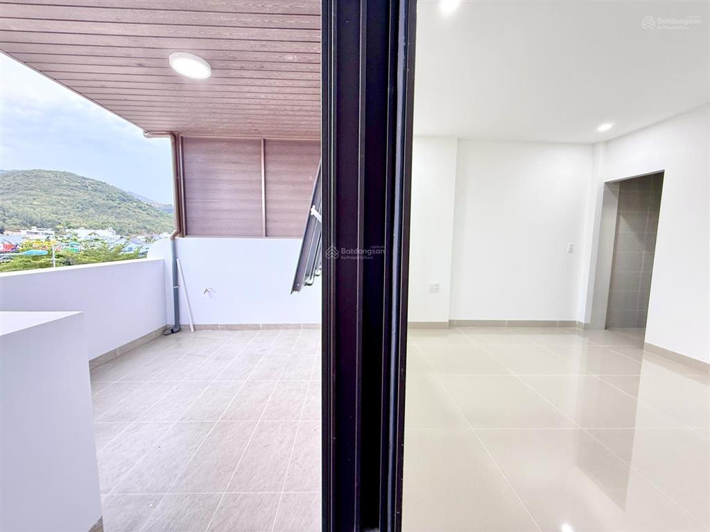 Cho thuê nhà mới 4 phòng ngủ full nội thất có thang máy kđt mỹ gia