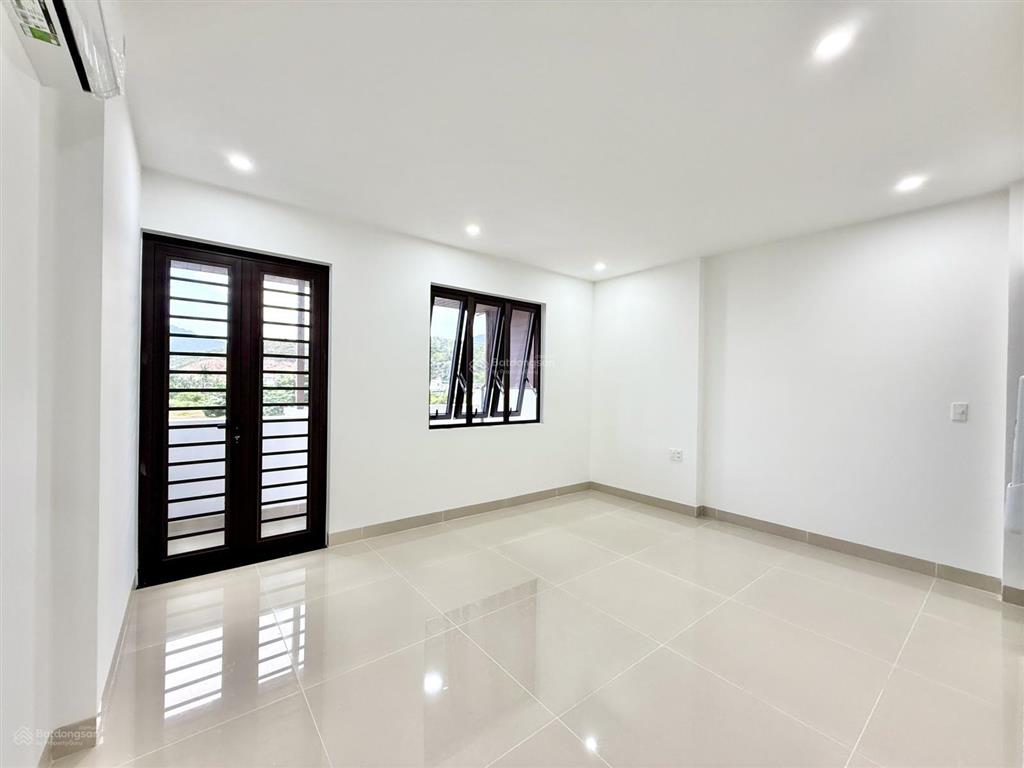 Cho thuê nhà mới 4 phòng ngủ full nội thất có thang máy kđt mỹ gia