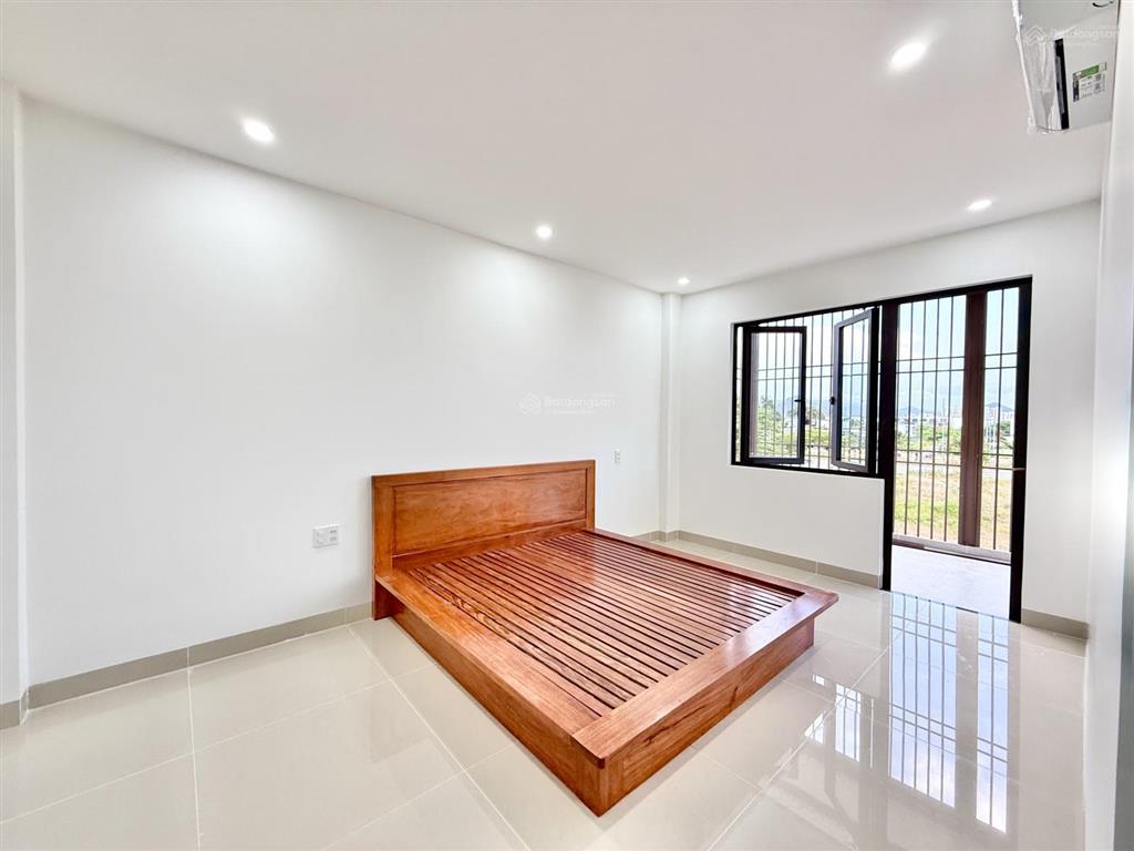 Cho thuê nhà mới 4 phòng ngủ full nội thất có thang máy kđt mỹ gia