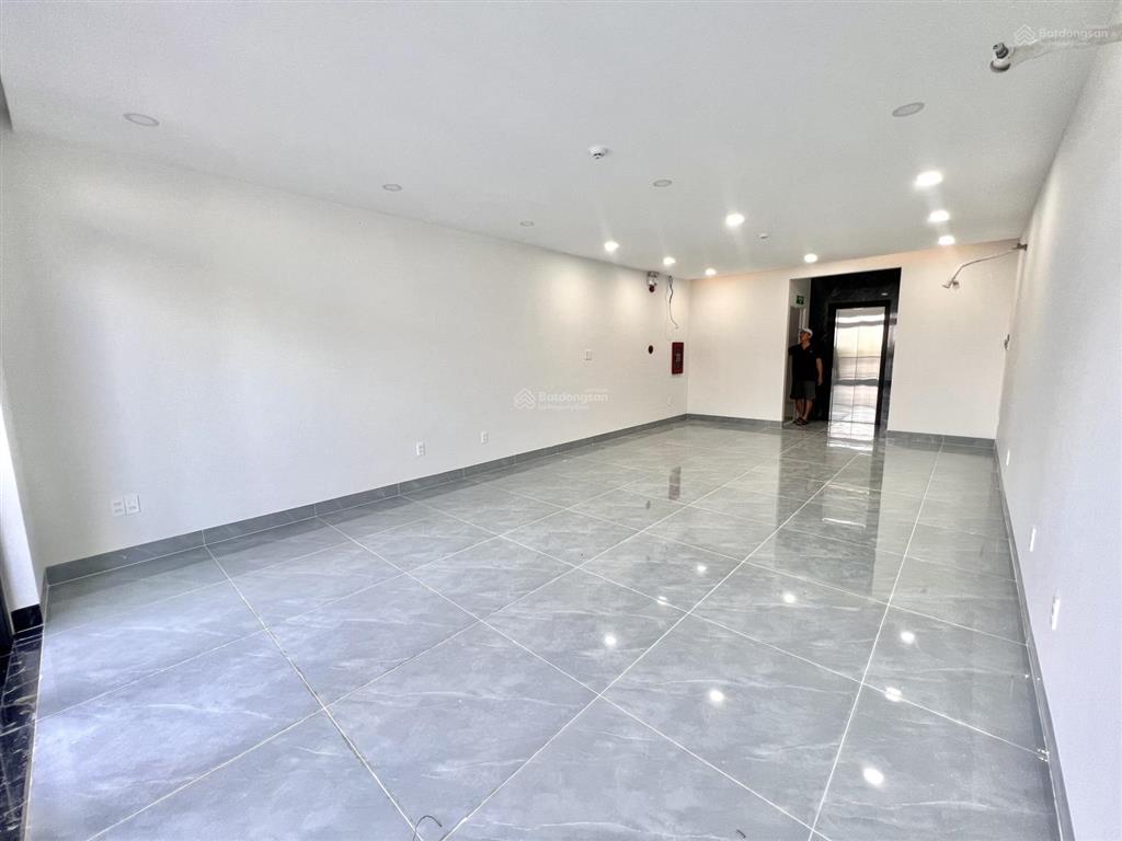 Cho thuê nhà kinh doanh 4 tầng có thang máy, pccc khu bàn cờ phước long