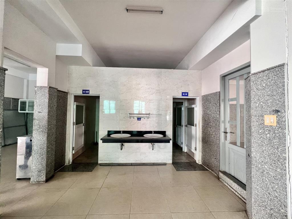 Cho thuê nhà kinh doanh 3 tầng siêu rộng ngang 14m sẵn điện 3 pha, pccc