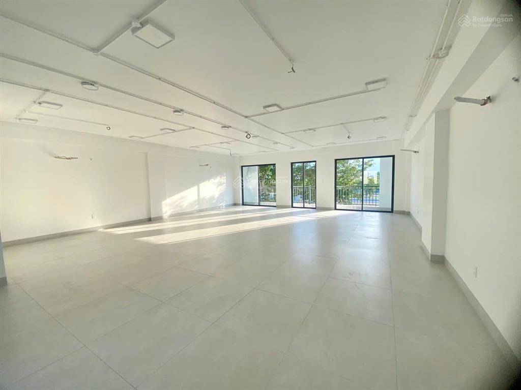 Cho thuê nhà 3 tầng 500m2 trống thông suốt khu hà quang 2