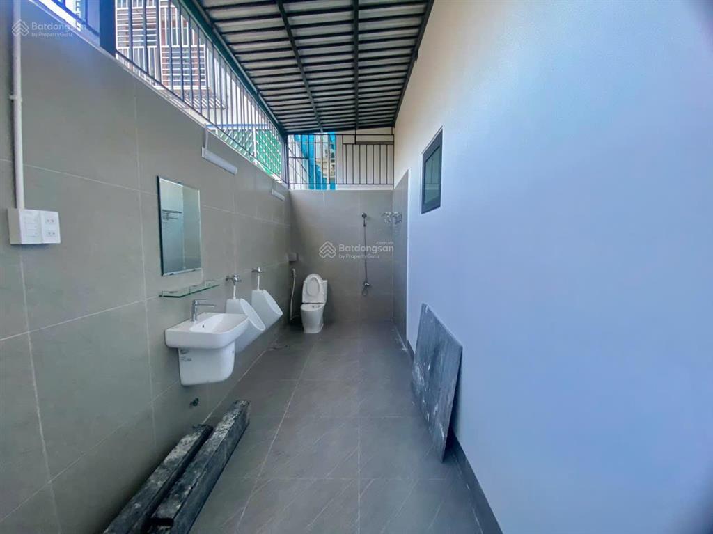 Cho thuê nhà 3 tầng 500m2 trống thông suốt khu hà quang 2
