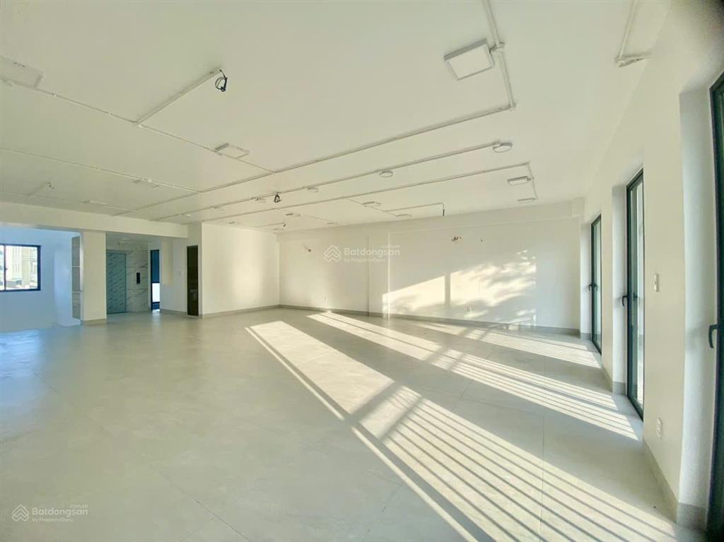 Cho thuê nhà 3 tầng 500m2 trống thông suốt khu hà quang 2