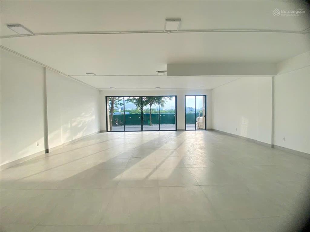 Cho thuê nhà 3 tầng 500m2 trống thông suốt khu hà quang 2