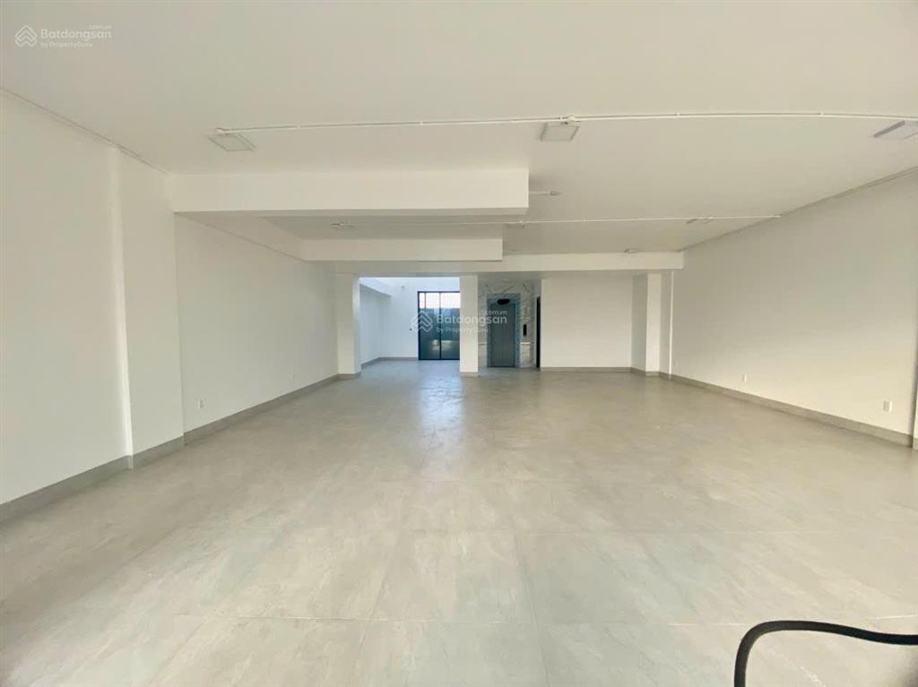 Cho thuê nhà 3 tầng 500m2 trống thông suốt khu hà quang 2