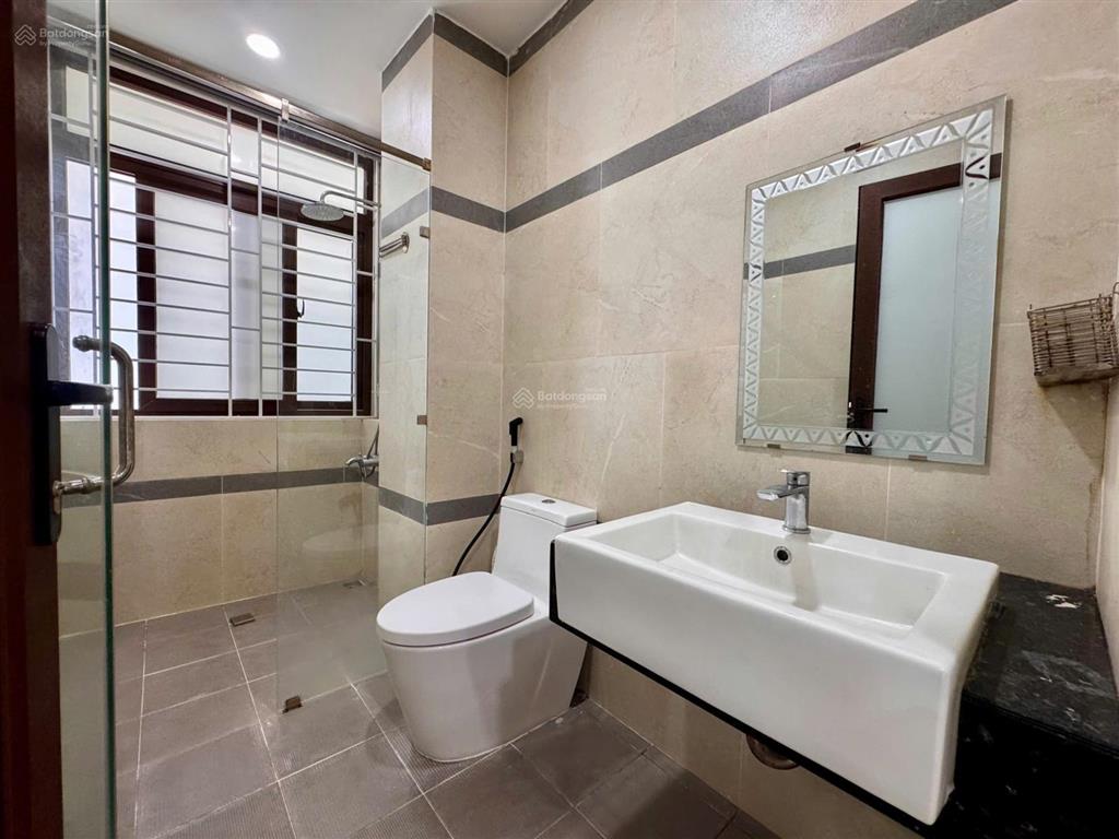 Cho thuê nhà kinh doanh 3 tầng 5 phòng khu vĩnh điềm trung