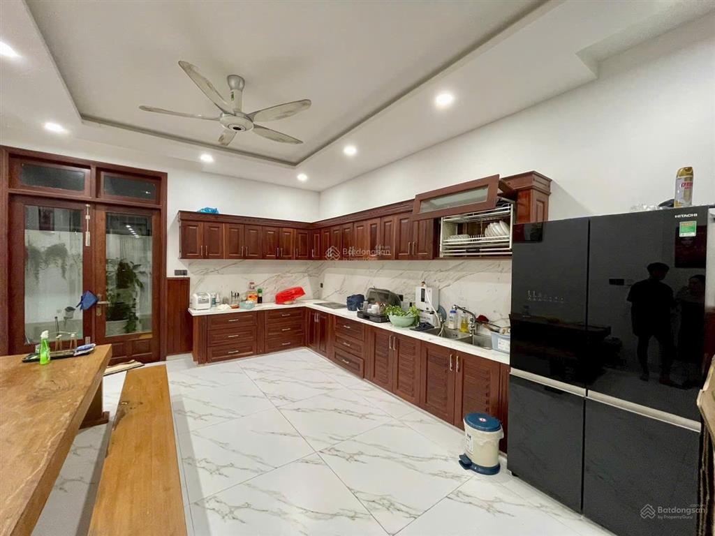 Cho thuê nhà ở kinh doanh có thang máy 4 phòng ngủ full nội thất khu hà quang 2