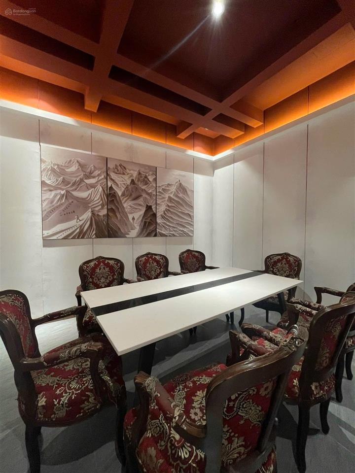 Cho thuê mặt bằng kinh doanh 2 mặt tiền 300m2 3 tầng ngang bám đường 40m khu phước hoà