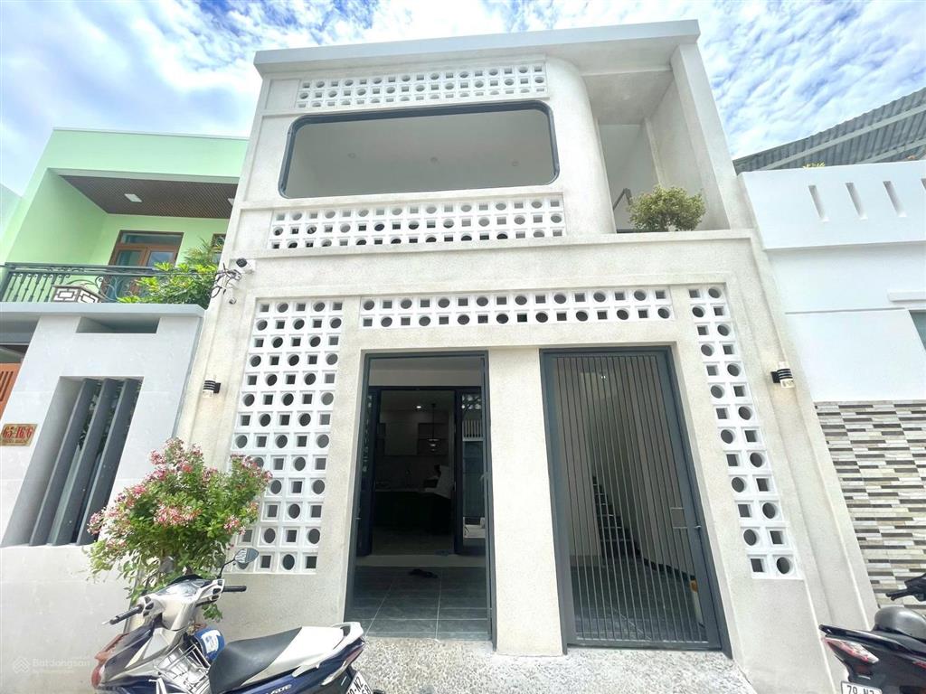 Nhà mới xây full nội thất 4 phòng ngủ có sân  phía bắc nha trang