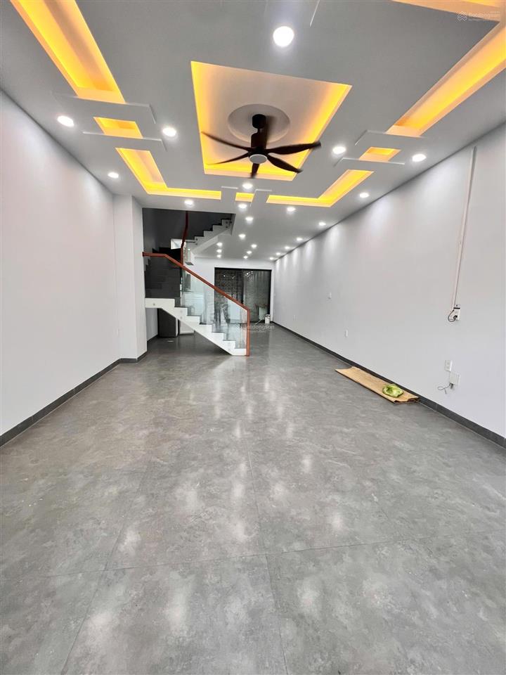 Cho thuê nhà ở kinh doanh 4 phòng ngủ mặt đường chính khu đông đúc phước long