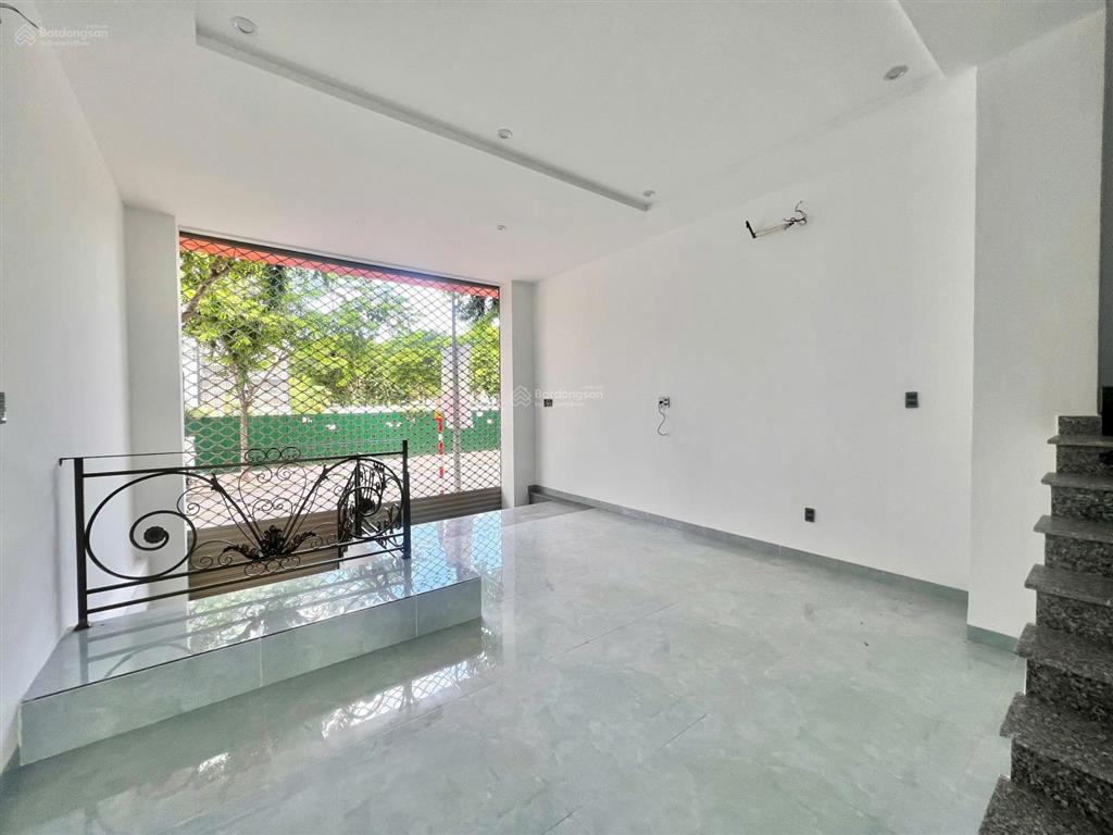 Cho thuê mặt bằng view sông 2 mặt tiền đường vành đai gần dự án sungroup