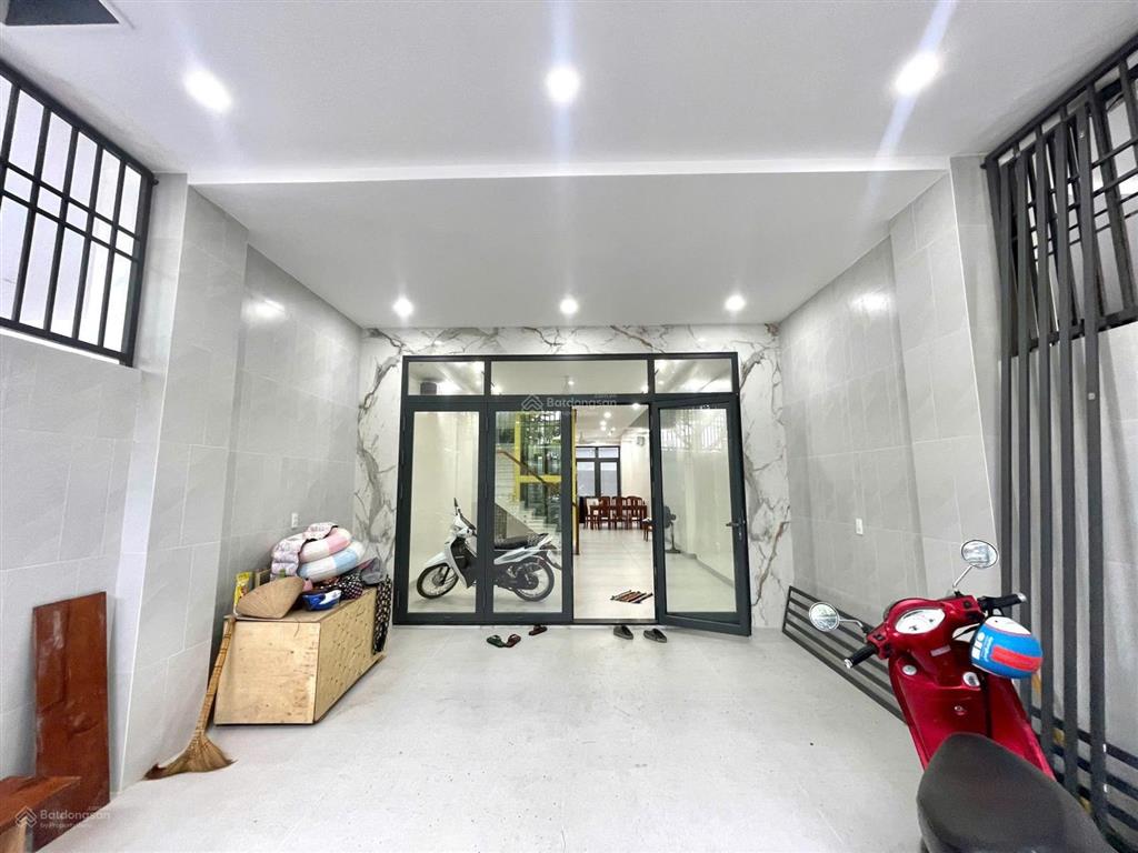 Cho thuê nhà ở kinh doanh 3 tầng 1 tum mới 100% nam nha trang giá 25 triệu/tháng