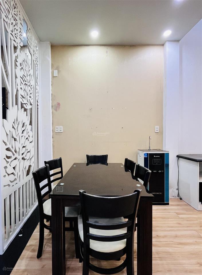 Cho thuê nhà ở kinh doanh 3 phòng ngủ full nội thất mặt đường trung tâm thành phố
