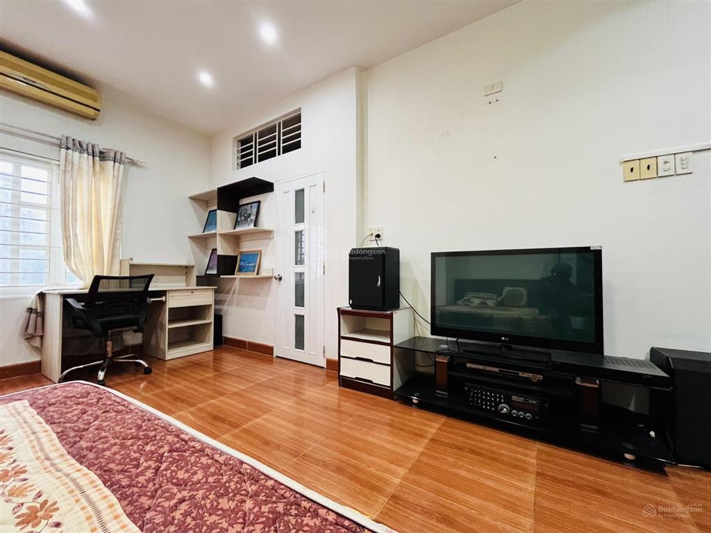 Cho thuê nhà ở kinh doanh 3 phòng ngủ full nội thất mặt đường trung tâm thành phố