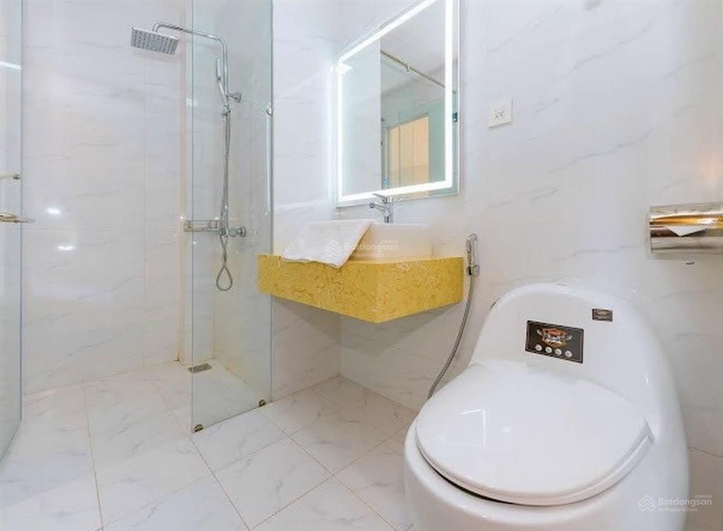 Cho thuê toà khách sạn lô góc 40 phòng sẵn pccc, hệ thống điện năng lượng sát đường vành đai