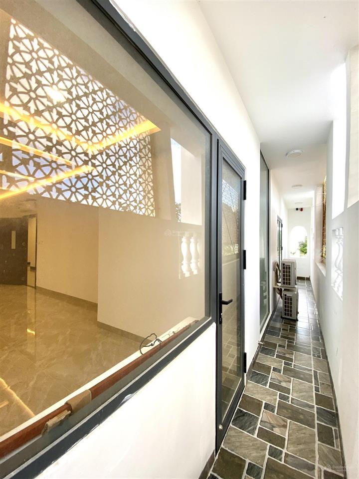 Cho thuê tòa nhà 4 tầng 18 phòng siêu đẹp có thang máy, hầm để xe khu vực hà quang 2