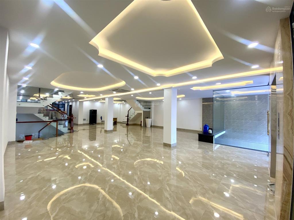 Cho thuê tòa nhà 4 tầng 18 phòng siêu đẹp có thang máy, hầm để xe khu vực hà quang 2