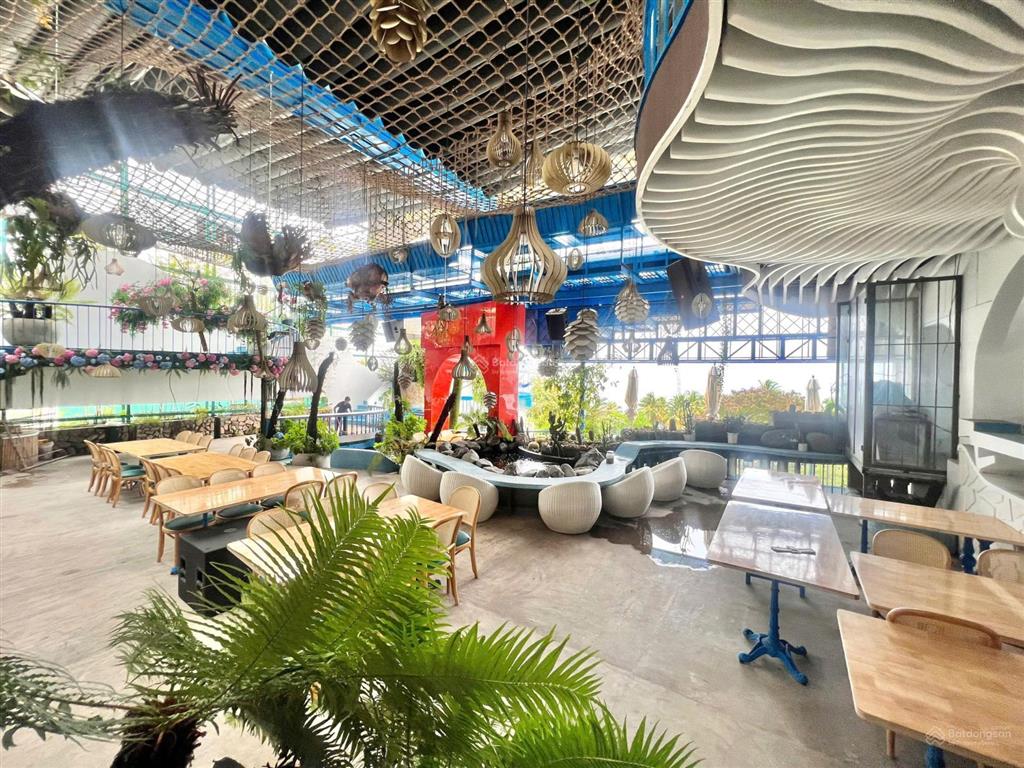 Cho thuê mặt bằng tầng 4 view biển siêu đẹp mặt đường trần phú khu đông đúc khách du lịch