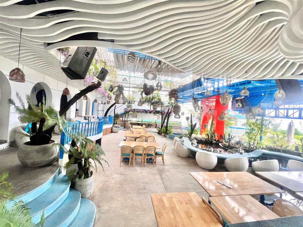 Cho thuê mặt bằng tầng 4 view biển siêu đẹp mặt đường trần phú khu đông đúc khách du lịch
