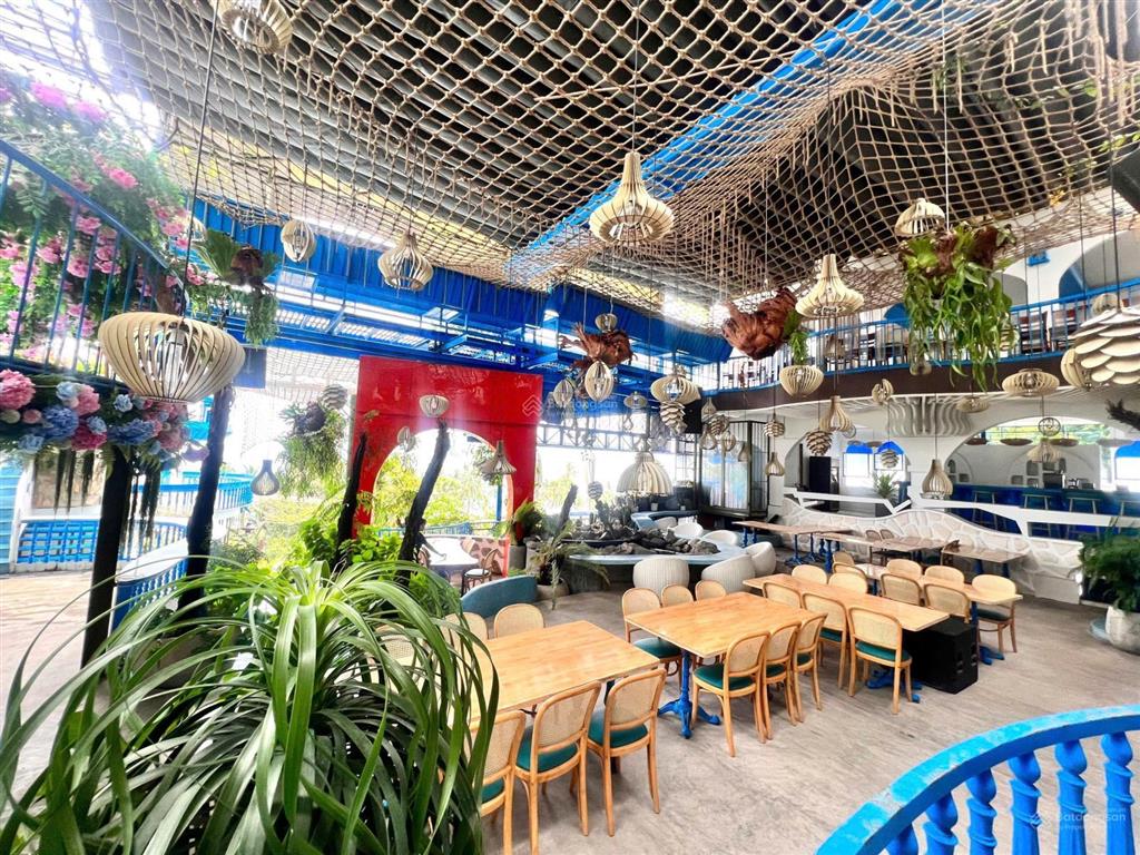 Cho thuê mặt bằng tầng 4 view biển siêu đẹp mặt đường trần phú khu đông đúc khách du lịch