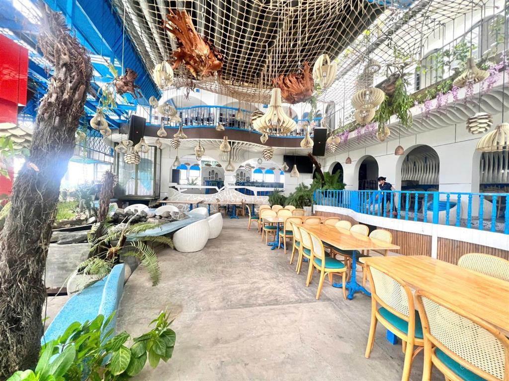 Cho thuê mặt bằng tầng 4 view biển siêu đẹp mặt đường trần phú khu đông đúc khách du lịch
