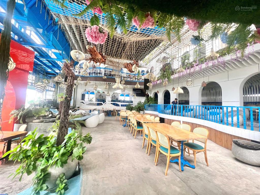 Cho thuê mặt bằng tầng 4 view biển siêu đẹp mặt đường trần phú khu đông đúc khách du lịch