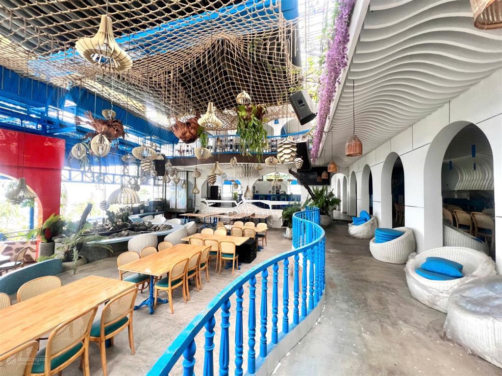Cho thuê mặt bằng tầng 4 view biển siêu đẹp mặt đường trần phú khu đông đúc khách du lịch