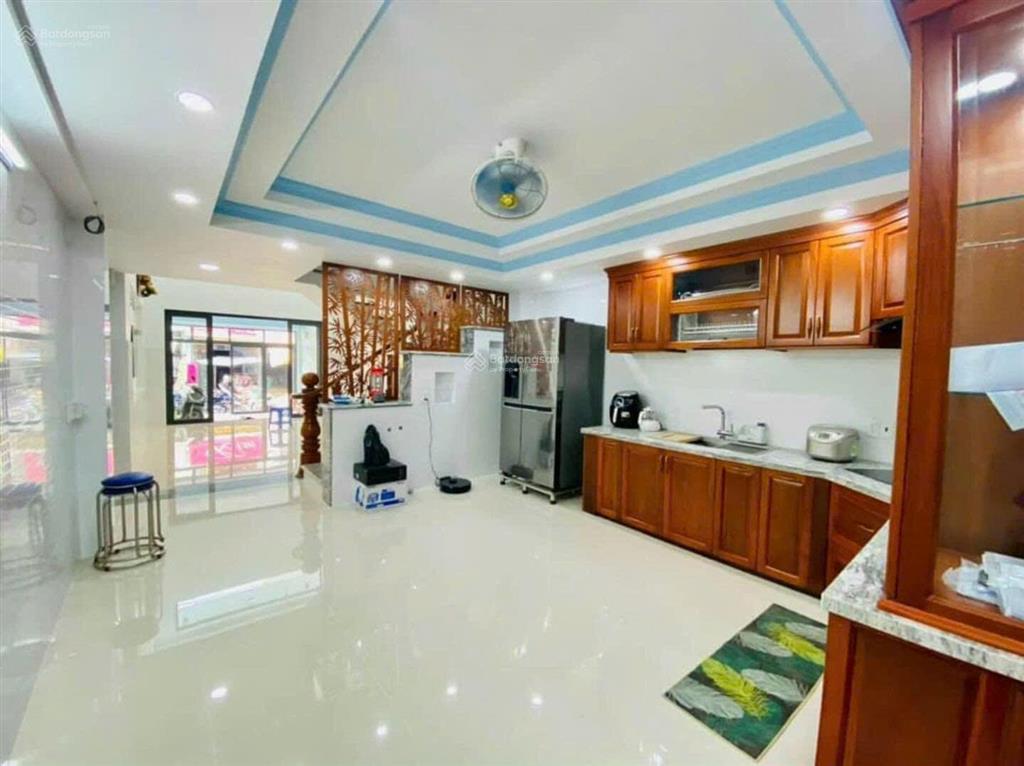 Bán gấp nhà 2 lầu 5x20m ngay chợ bình chánh đang cho thuê 25 triệu/tháng