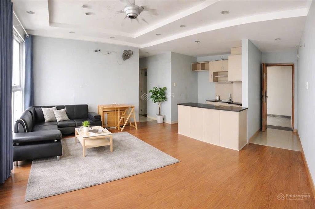 Mình bán căn hộ 2pn căn góc view thoáng tầng sân vườn, có sổ hồng riêng, inbox để có giá tốt nhất