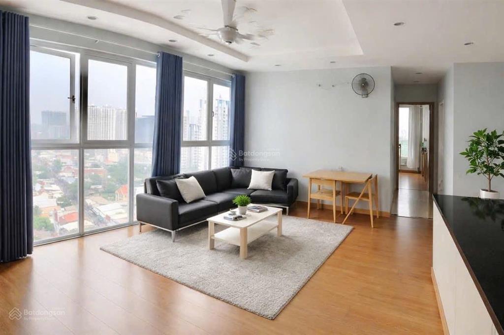 Mình bán căn hộ 2pn căn góc view thoáng tầng sân vườn, có sổ hồng riêng, inbox để có giá tốt nhất