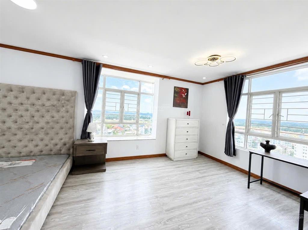 Căn hộ như hình,tầng cao view thoáng, căn góc 121m23pn,sổ hồng riêng,inbox thương lượng chính chủ