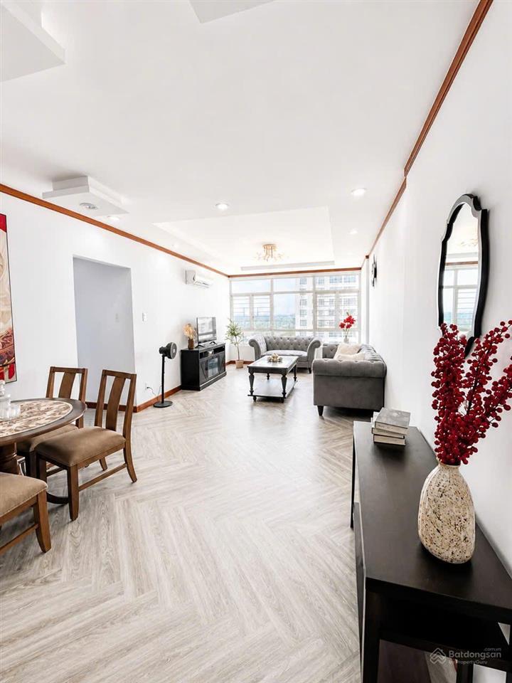 Căn hộ như hình,tầng cao view thoáng, căn góc 121m23pn,sổ hồng riêng,inbox thương lượng chính chủ