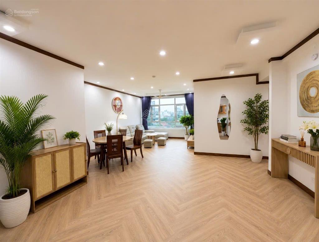 Giá sốc căn hộ 120m² 3pn  full nội thất, sổ hồng riêng,  xem nhà trực tiếp ạ.