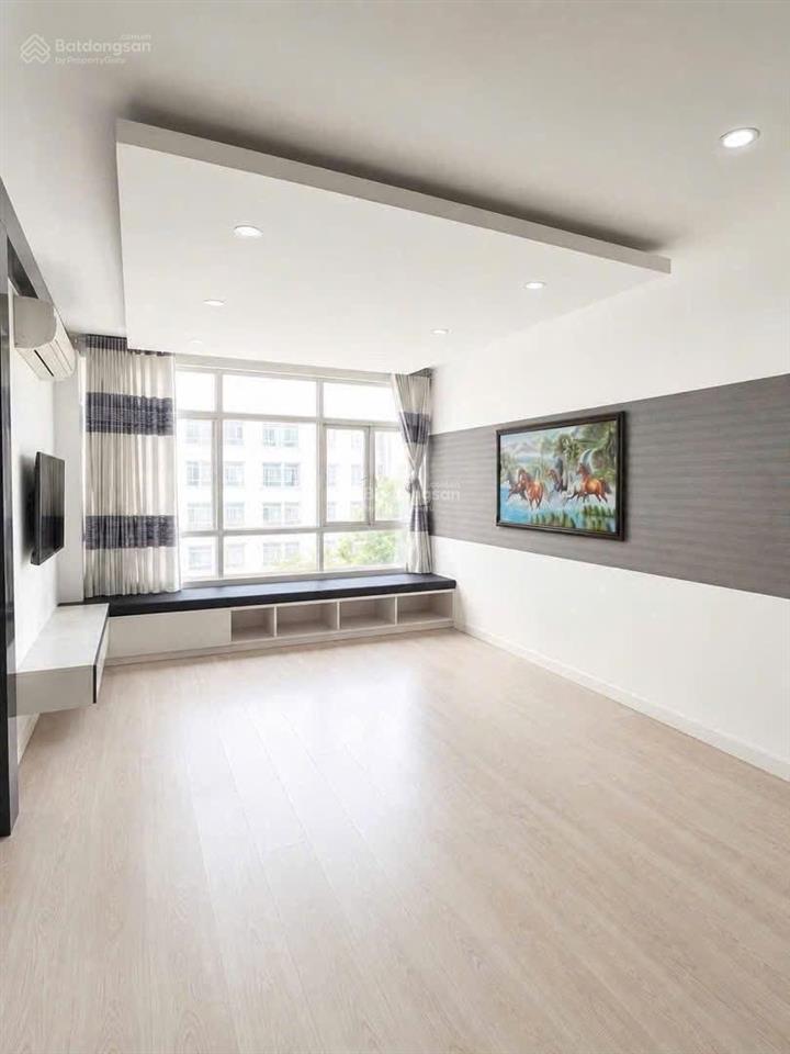 Bán căn hộ như hình, sổ hồng riêng, 3pn, công chứng sang tên nhanh