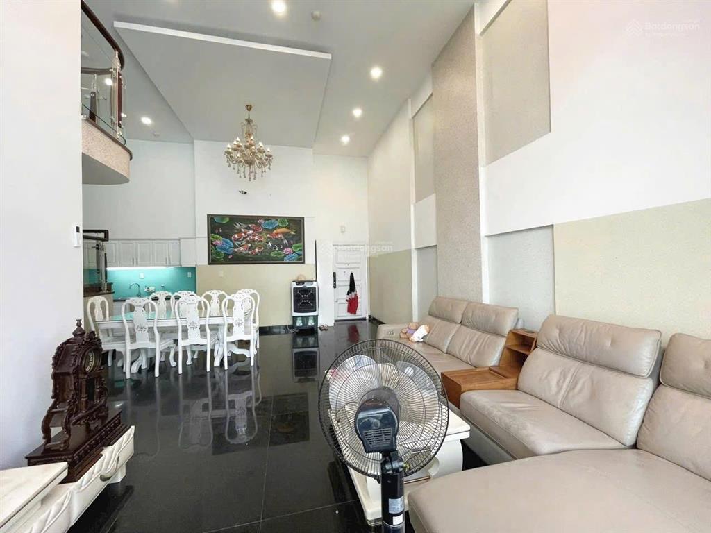 Cho thuê duplex 240m2, full nội thất nhà đẹp vào ở ngay