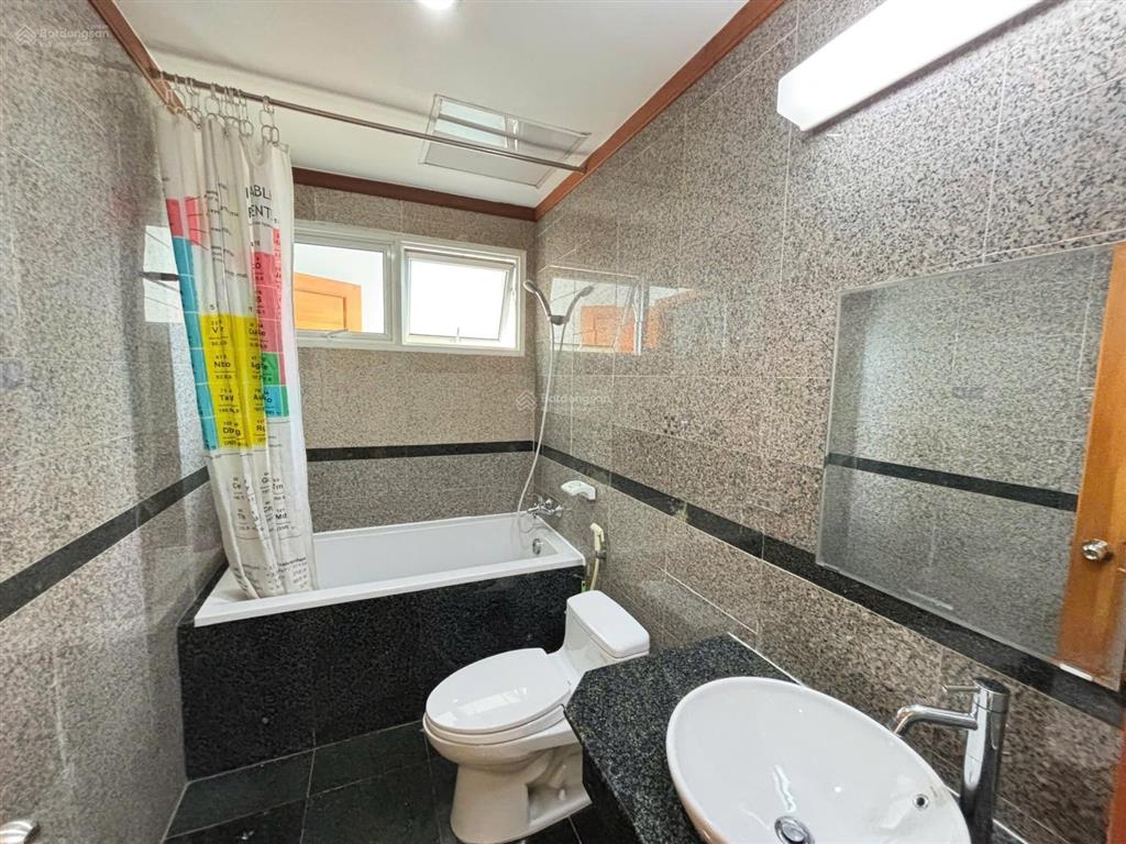 Cho thuê căn hộ 3pn129m2, ntcb, vào ở ngay,  xem nhà thực tế.
