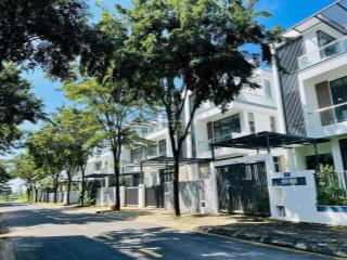 Giá chỉ 26tỷ! đúng 1 nền đất biệt thự 400m (20*20) hướng ra hồ sinh thái rộng 19ha sổ đỏ cầm tay