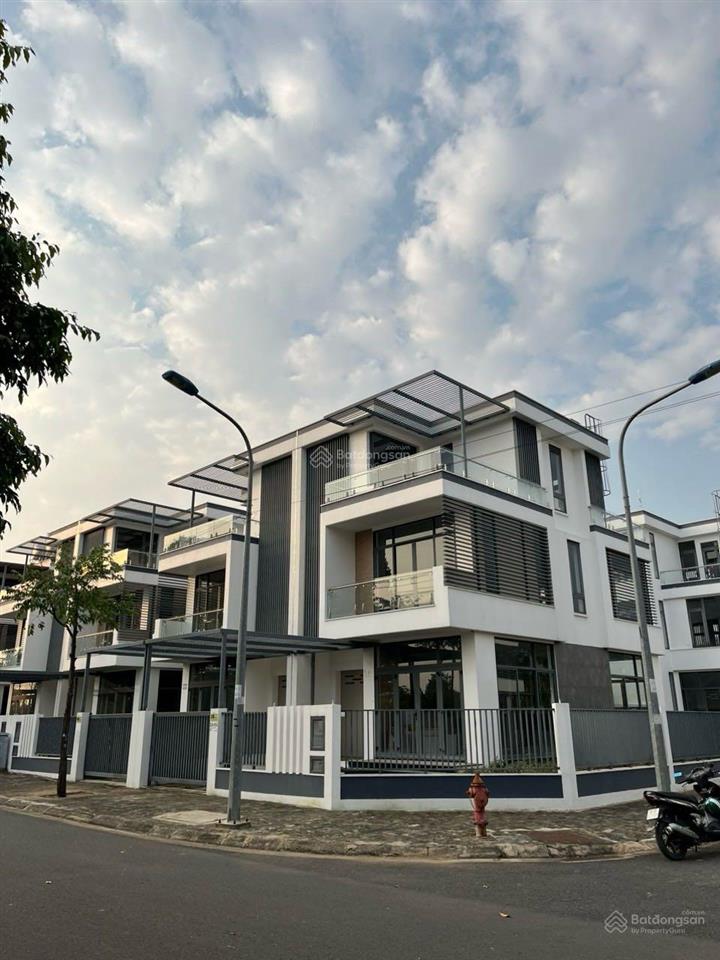 Bán nhanh trong tuần căn 100m² trệt 2 lầu đường 20m giá 8,3 tỷ sh hoàn công  0938 256 ***