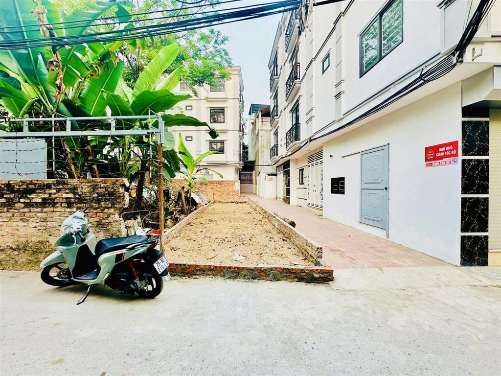Lô góc 41,8m an thắngbiên giang phường chương mỹ
3mặt thoáng