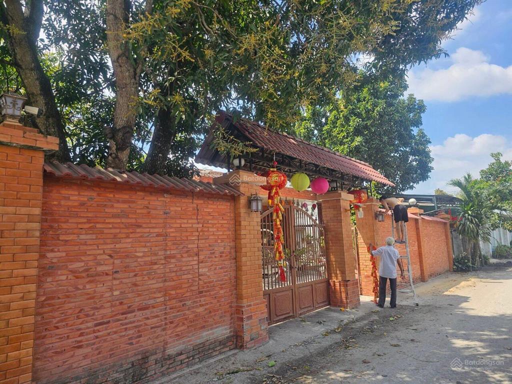 Chính chủ bán nhà biệt thự vườn gần chợ và trường học