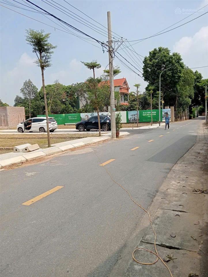Bán đất sẵn cả nhà diện tích 100m2 giá 3tỷ thiết kế 2n1k, bếp riêng có sân vườn đỗ xe tận cửa