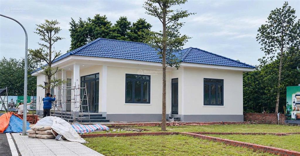 Bán đất sẵn cả nhà diện tích 100m2 giá 3tỷ thiết kế 2n1k, bếp riêng có sân vườn đỗ xe tận cửa