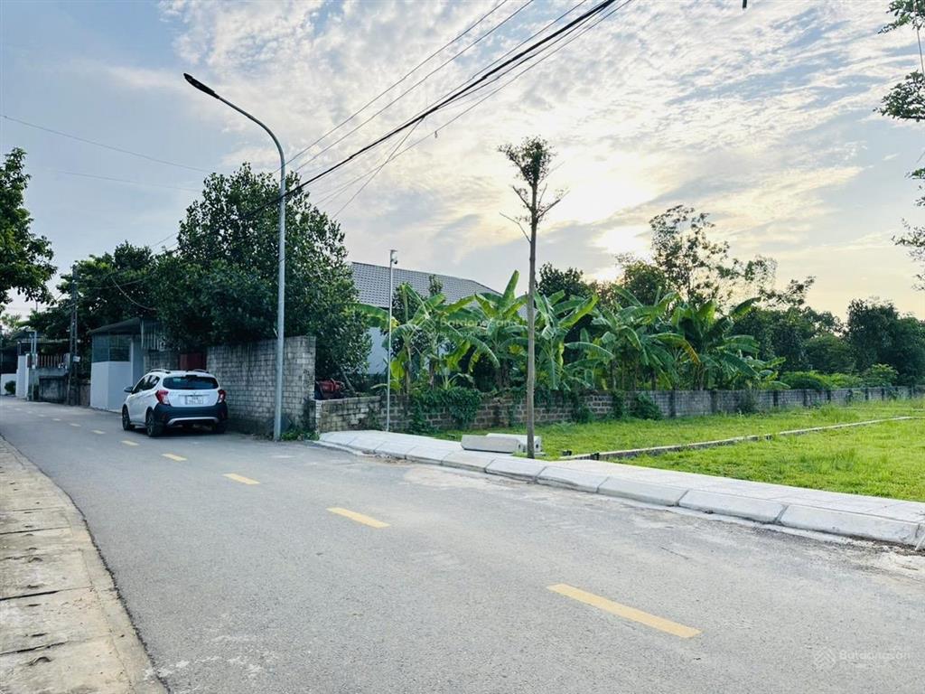 Bán đất sẵn cả nhà diện tích 100m2 giá 3tỷ thiết kế 2n1k, bếp riêng có sân vườn đỗ xe tận cửa