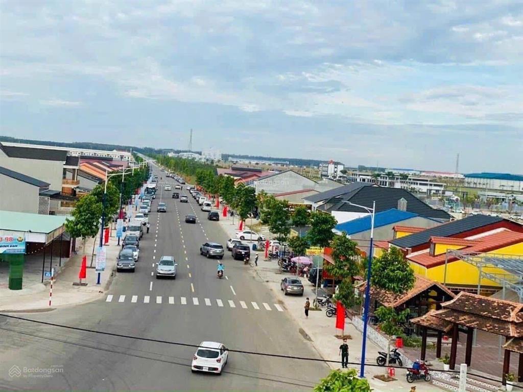 Cần bán lô đất chính chủ 150m2 vị trí đẹp trong lòng khu công nghiệp becamex chơn thành, sổ sẵn