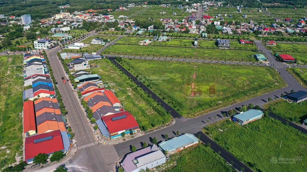 Cần bán lô đất chính chủ 150m2 vị trí đẹp trong lòng khu công nghiệp becamex chơn thành, sổ sẵn