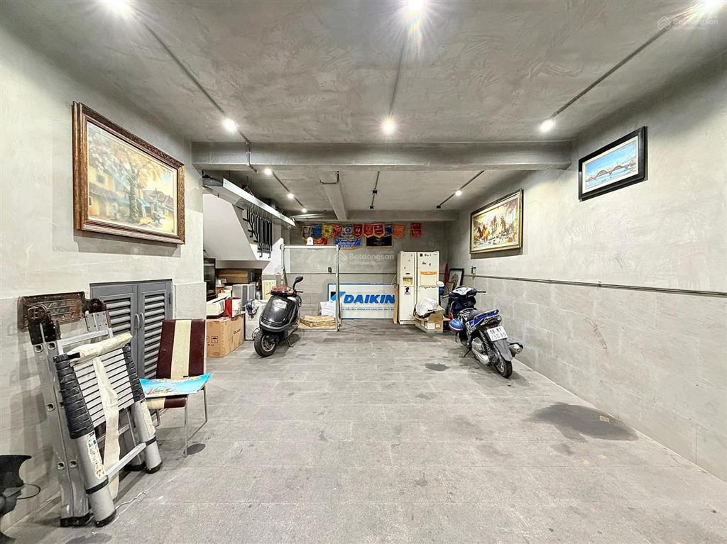 Biệt thự phú nhuận  7 tầng, thang máy có hầm  đường 12m  hồ văn huê  124m2 ngang 7,1m  39,99tỷ