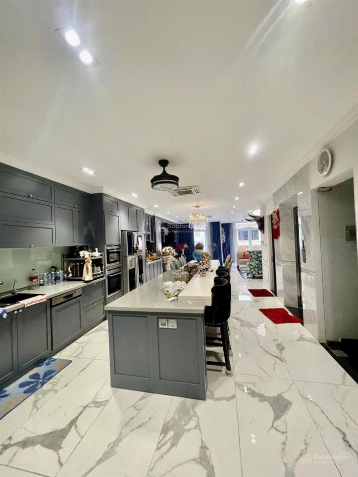 Biệt thự phú nhuận  7 tầng, thang máy có hầm  đường 12m  hồ văn huê  124m2 ngang 7,1m  39,99tỷ