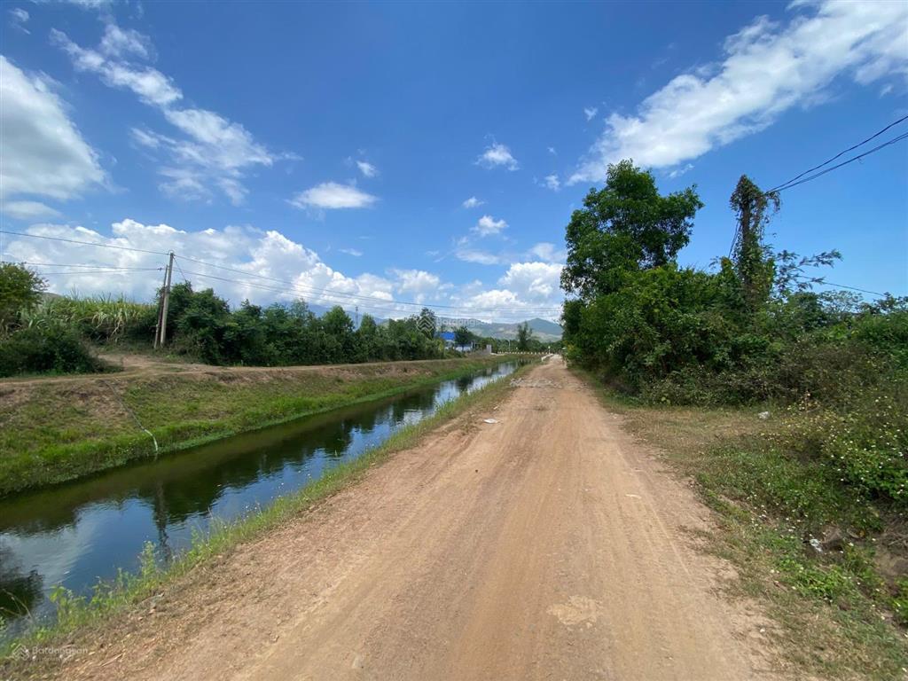 Đất mặt tiền quy hoạch 10m, chiều dài 100m mặt tiền đường. 11080m2